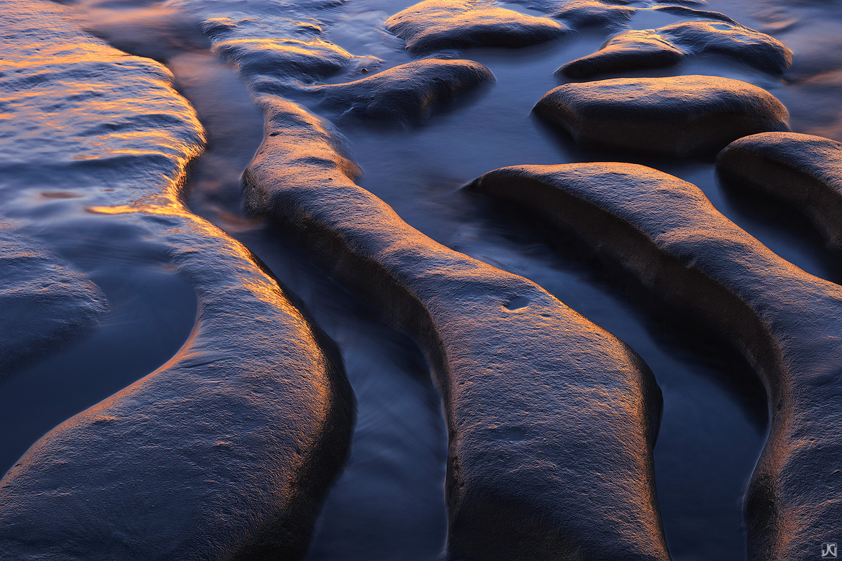 Sunset light shimmers on these neat formations along the coast of northern San Diego.&nbsp;